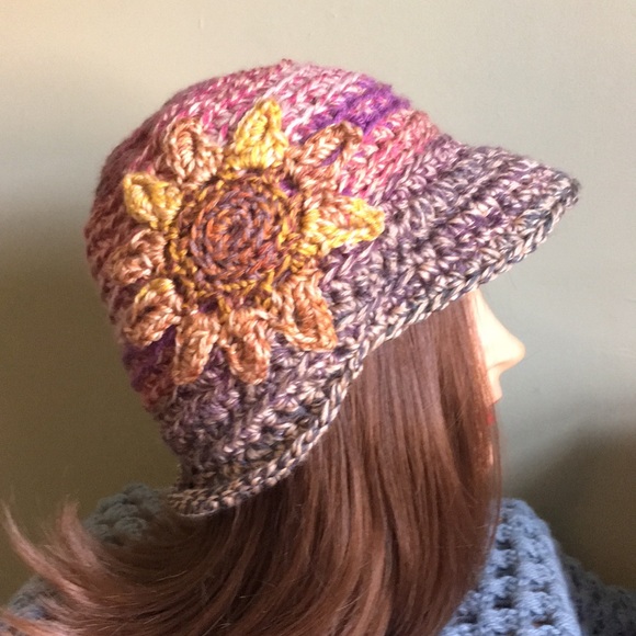 womens baseball hats Accessories - Flower derby medium soft mandala yarn new reversible hat